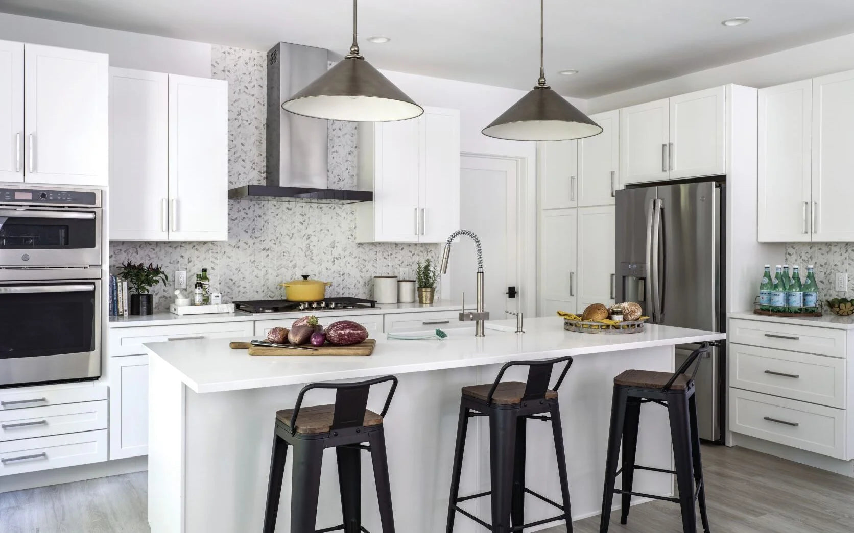 Mantra Classic Shaker kitchen cabinets showcasing partial overlay design, timeless appeal, and traditional aesthetic with premium soft-close hardware